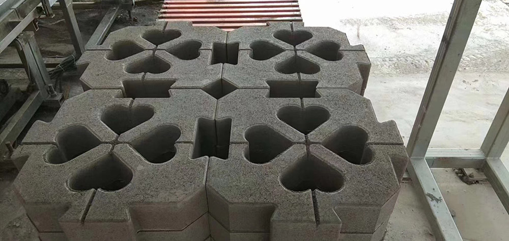 定制款路面砖模具，花纹规格齐全，适配各类免烧砖设备(图1)